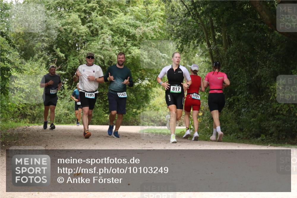 30.08.2026 - Elbe Triathlon Hamburg Antke Förster http://msf.ph/oto/10103249 30.08.2026 11:39:53 Laufen 1117, 1195, 1142, 817, 1131, 3 meine-sportfotos.de