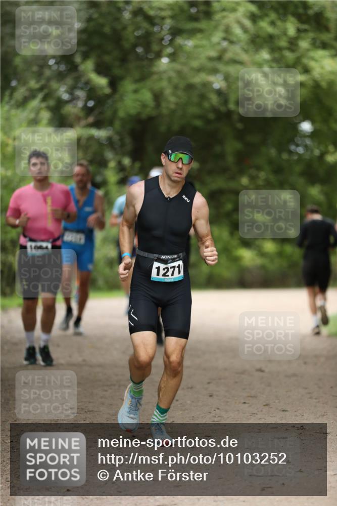 30.08.2026 - Elbe Triathlon Hamburg Antke Förster http://msf.ph/oto/10103252 30.08.2026 11:36:09 Laufen 1094, 2, 1271 meine-sportfotos.de