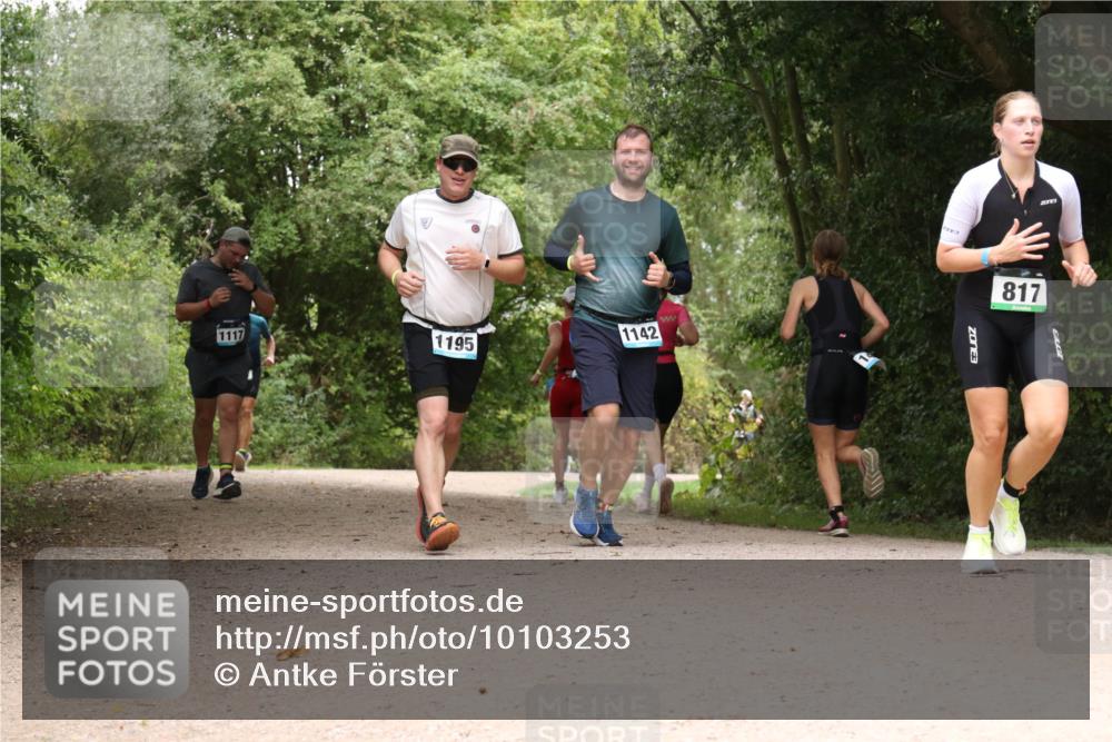 30.08.2026 - Elbe Triathlon Hamburg Antke Förster http://msf.ph/oto/10103253 30.08.2026 11:39:54 Laufen 1117, 1195, 1142, 817, 3 meine-sportfotos.de