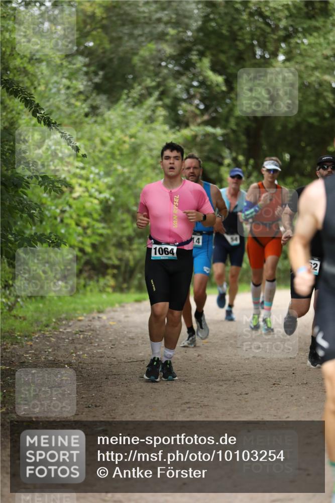 30.08.2026 - Elbe Triathlon Hamburg Antke Förster http://msf.ph/oto/10103254 30.08.2026 11:36:10 Laufen 1064, 2 meine-sportfotos.de