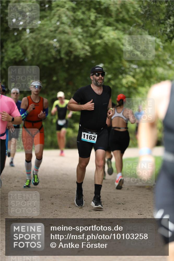 30.08.2026 - Elbe Triathlon Hamburg Antke Förster http://msf.ph/oto/10103258 30.08.2026 11:36:11 Laufen 1162 meine-sportfotos.de