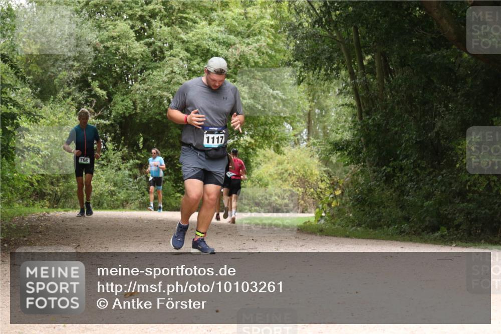 30.08.2026 - Elbe Triathlon Hamburg Antke Förster http://msf.ph/oto/10103261 30.08.2026 11:39:58 Laufen 768, 1117 meine-sportfotos.de