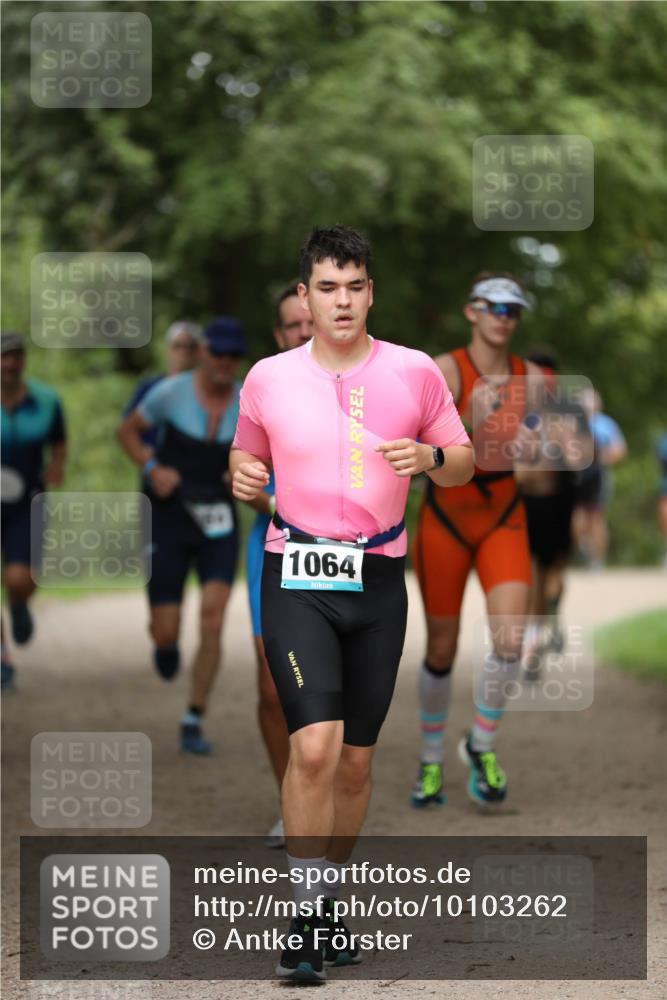 30.08.2026 - Elbe Triathlon Hamburg Antke Förster http://msf.ph/oto/10103262 30.08.2026 11:36:12 Laufen 1064 meine-sportfotos.de