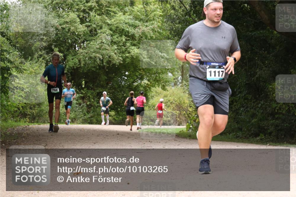 30.08.2026 - Elbe Triathlon Hamburg Antke Förster http://msf.ph/oto/10103265 30.08.2026 11:40:00 Laufen 768, 1117 meine-sportfotos.de