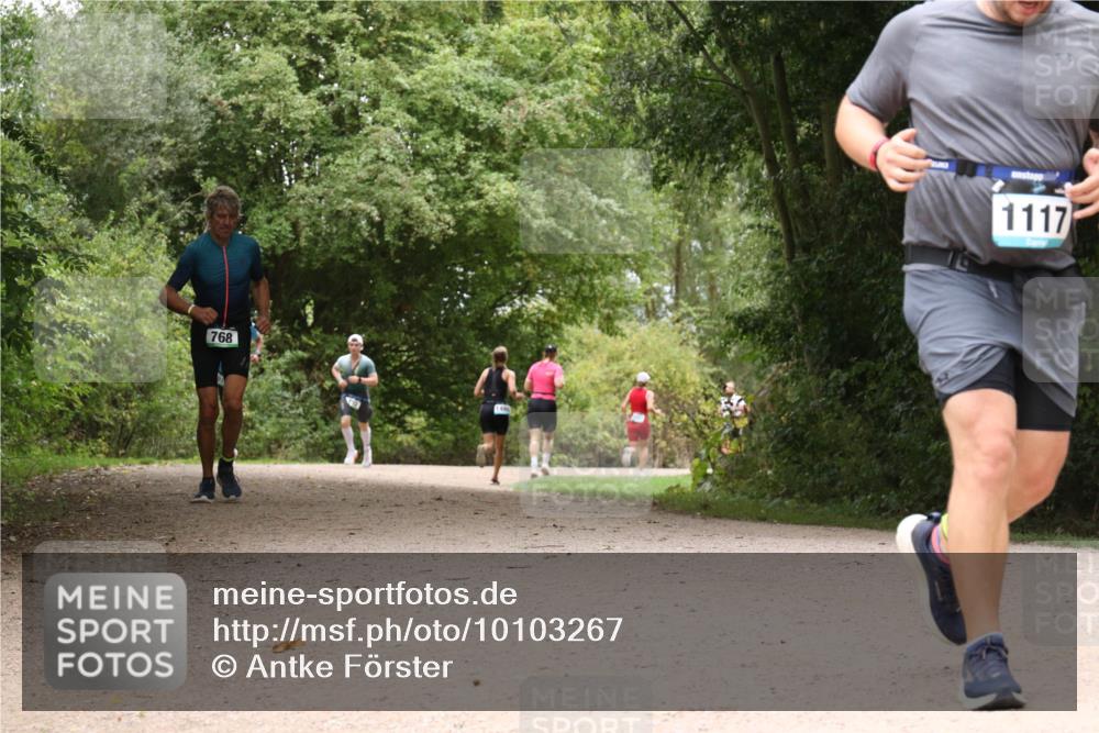 30.08.2026 - Elbe Triathlon Hamburg Antke Förster http://msf.ph/oto/10103267 30.08.2026 11:40:01 Laufen 768, 1117 meine-sportfotos.de