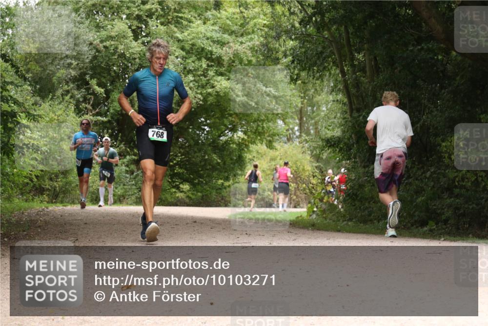 30.08.2026 - Elbe Triathlon Hamburg Antke Förster http://msf.ph/oto/10103271 30.08.2026 11:40:03 Laufen 768 meine-sportfotos.de