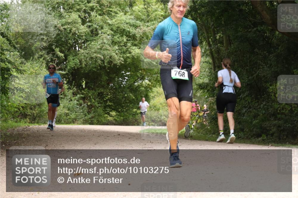 30.08.2026 - Elbe Triathlon Hamburg Antke Förster http://msf.ph/oto/10103275 30.08.2026 11:40:05 Laufen 768 meine-sportfotos.de