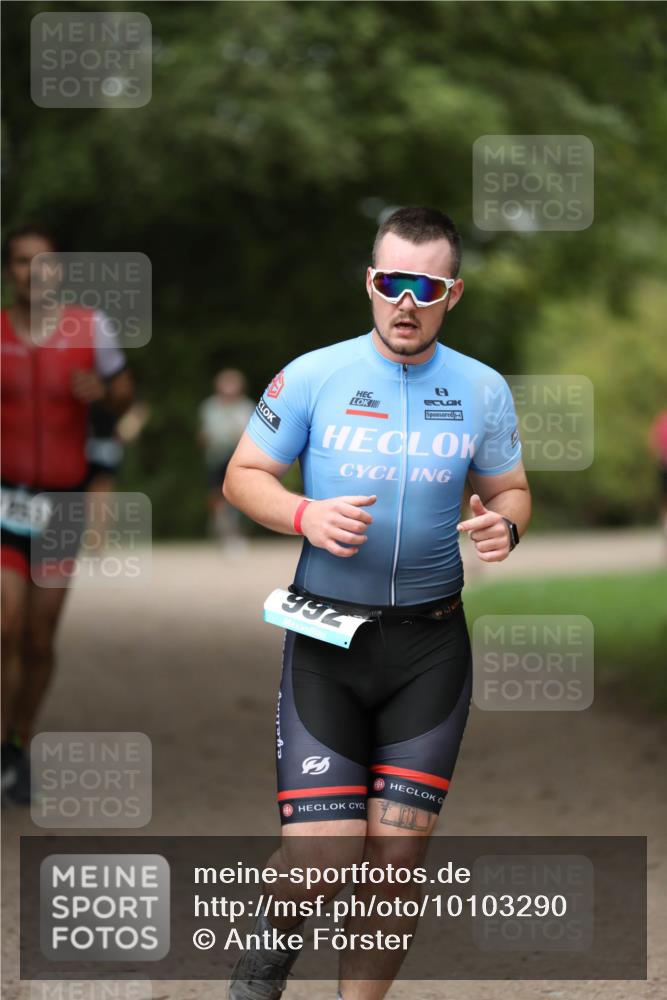 30.08.2026 - Elbe Triathlon Hamburg Antke Förster http://msf.ph/oto/10103290 30.08.2026 11:36:28 Laufen 992 meine-sportfotos.de