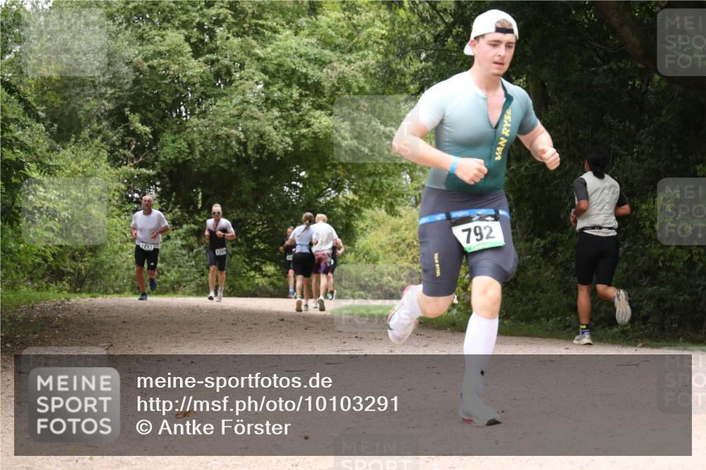 30.08.2026 - Elbe Triathlon Hamburg Antke Förster http://msf.ph/oto/10103291 30.08.2026 11:40:11 Laufen 1257, 132, 792 meine-sportfotos.de