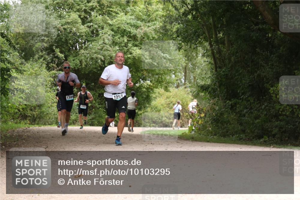30.08.2026 - Elbe Triathlon Hamburg Antke Förster http://msf.ph/oto/10103295 30.08.2026 11:40:17 Laufen 1325, 1255, 1257 meine-sportfotos.de