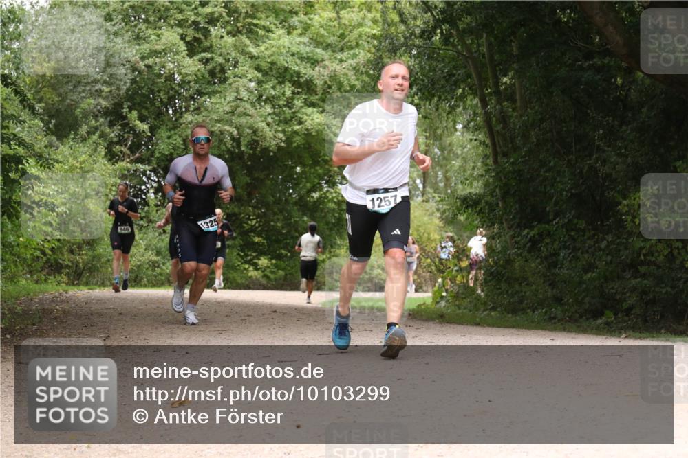 30.08.2026 - Elbe Triathlon Hamburg Antke Förster http://msf.ph/oto/10103299 30.08.2026 11:40:18 Laufen 946, 1325, 1257 meine-sportfotos.de