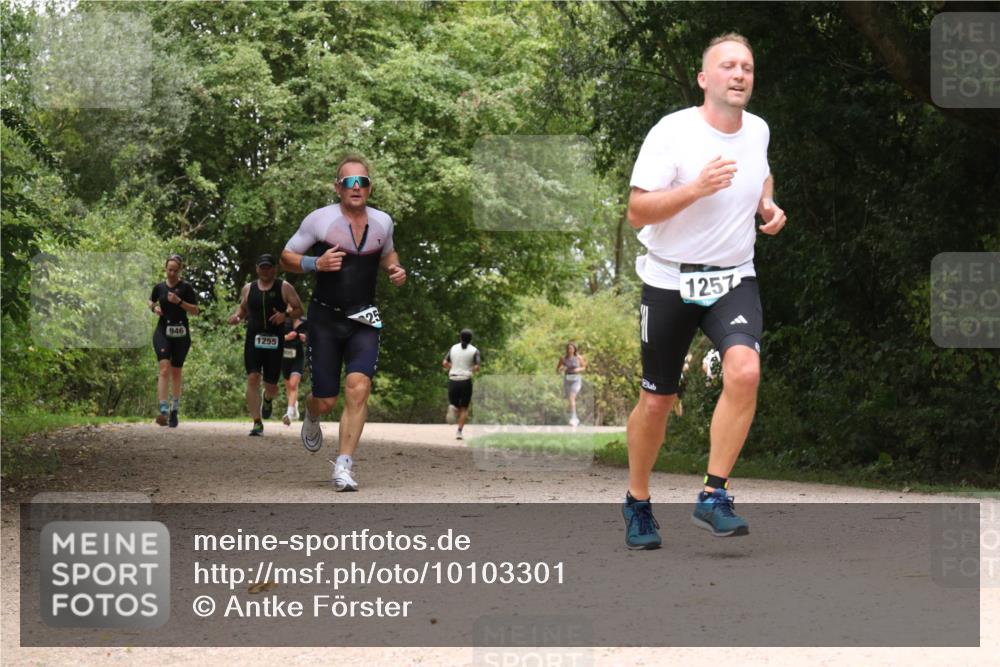 30.08.2026 - Elbe Triathlon Hamburg Antke Förster http://msf.ph/oto/10103301 30.08.2026 11:40:19 Laufen 946, 1255, 1257 meine-sportfotos.de