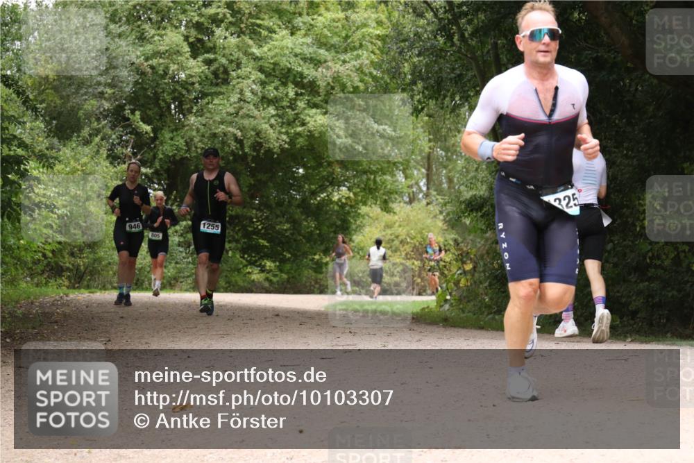 30.08.2026 - Elbe Triathlon Hamburg Antke Förster http://msf.ph/oto/10103307 30.08.2026 11:40:21 Laufen 946, 805, 1255, 325 meine-sportfotos.de