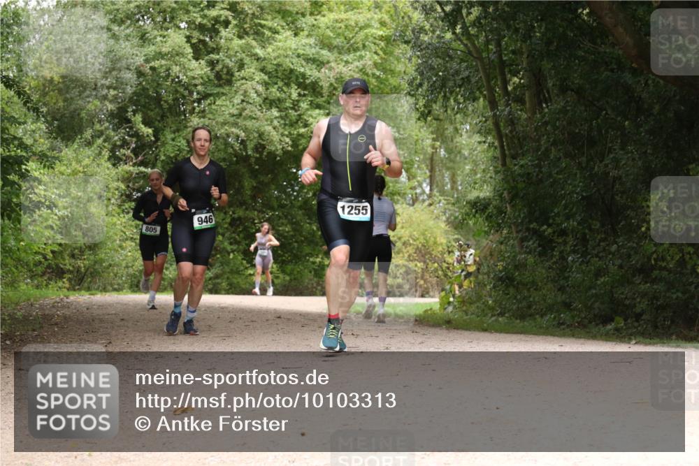 30.08.2026 - Elbe Triathlon Hamburg Antke Förster http://msf.ph/oto/10103313 30.08.2026 11:40:24 Laufen 805, 946, 1255 meine-sportfotos.de