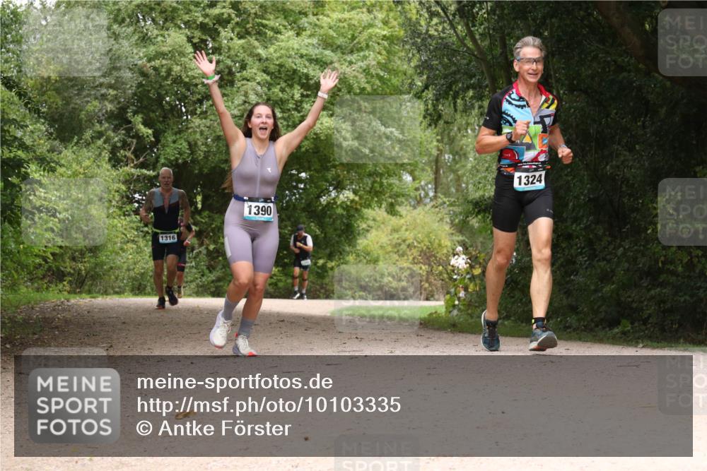 30.08.2026 - Elbe Triathlon Hamburg Antke Förster http://msf.ph/oto/10103335 30.08.2026 11:40:36 Laufen 1316, 1324, 1390 meine-sportfotos.de