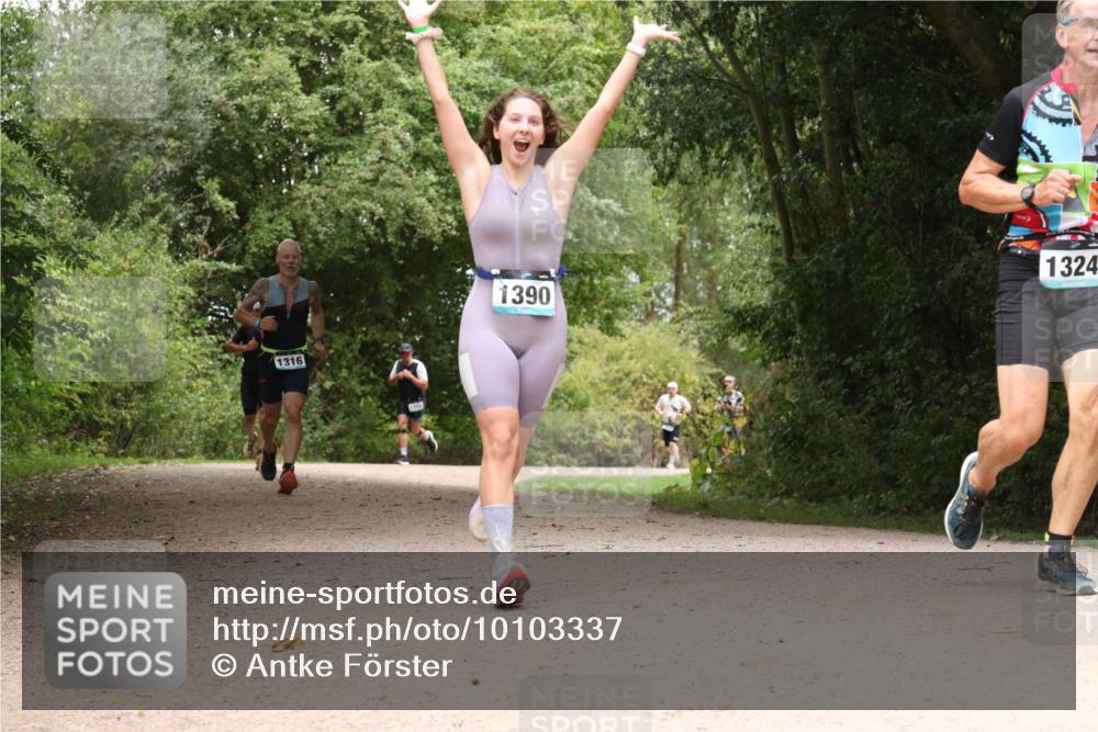 30.08.2026 - Elbe Triathlon Hamburg Antke Förster http://msf.ph/oto/10103337 30.08.2026 11:40:37 Laufen 1316, 1324, 1390 meine-sportfotos.de
