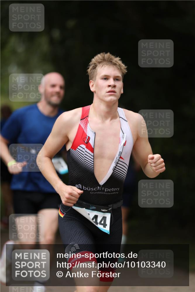 30.08.2026 - Elbe Triathlon Hamburg Antke Förster http://msf.ph/oto/10103340 30.08.2026 11:36:56 Laufen 44 meine-sportfotos.de