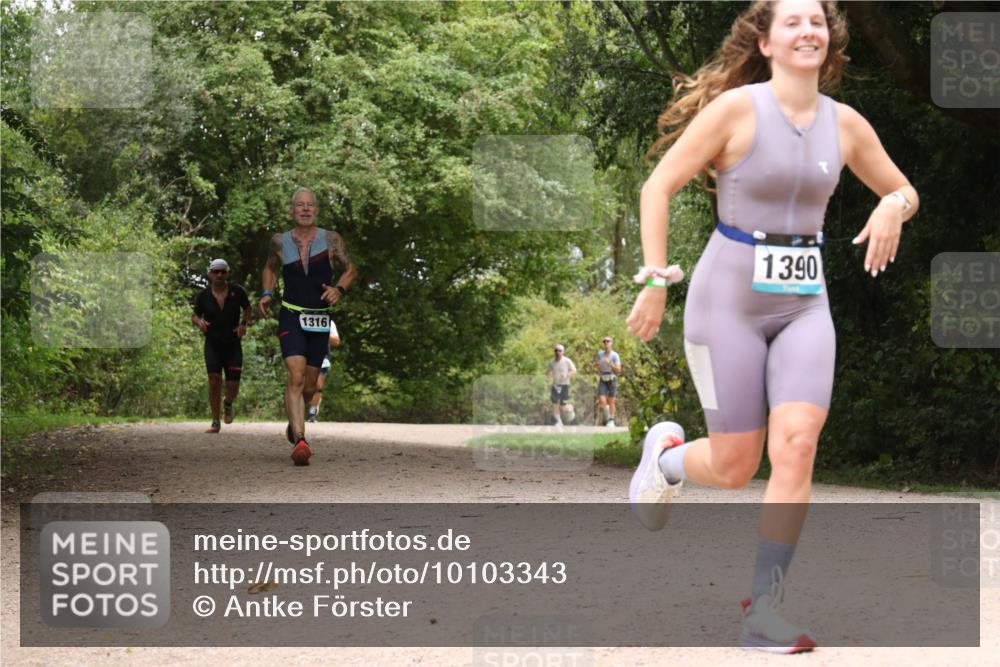 30.08.2026 - Elbe Triathlon Hamburg Antke Förster http://msf.ph/oto/10103343 30.08.2026 11:40:38 Laufen 1316, 1390 meine-sportfotos.de
