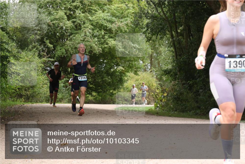 30.08.2026 - Elbe Triathlon Hamburg Antke Förster http://msf.ph/oto/10103345 30.08.2026 11:40:39 Laufen 1316, 1390 meine-sportfotos.de