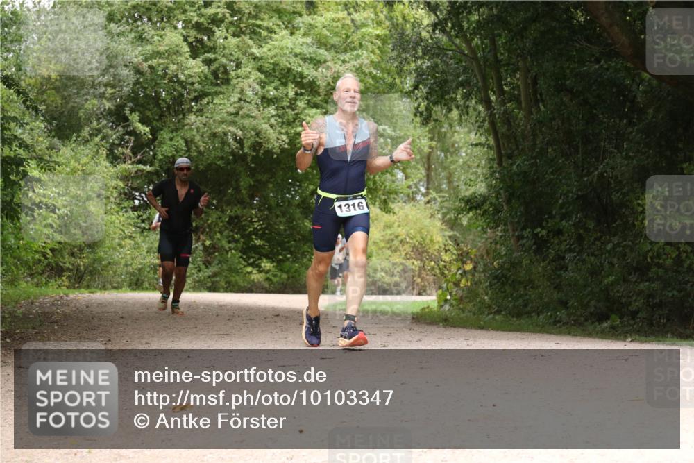 30.08.2026 - Elbe Triathlon Hamburg Antke Förster http://msf.ph/oto/10103347 30.08.2026 11:40:40 Laufen 1316 meine-sportfotos.de
