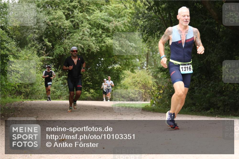 30.08.2026 - Elbe Triathlon Hamburg Antke Förster http://msf.ph/oto/10103351 30.08.2026 11:40:41 Laufen 1242, 1316 meine-sportfotos.de