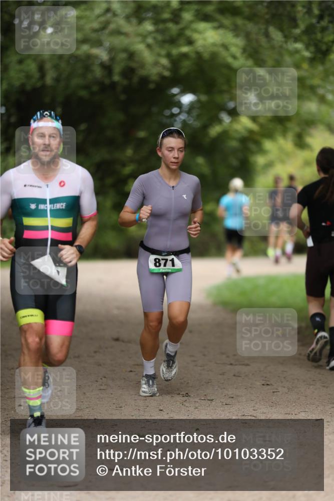 30.08.2026 - Elbe Triathlon Hamburg Antke Förster http://msf.ph/oto/10103352 30.08.2026 11:37:15 Laufen 871 meine-sportfotos.de