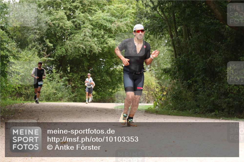 30.08.2026 - Elbe Triathlon Hamburg Antke Förster http://msf.ph/oto/10103353 30.08.2026 11:40:43 Laufen 1242 meine-sportfotos.de