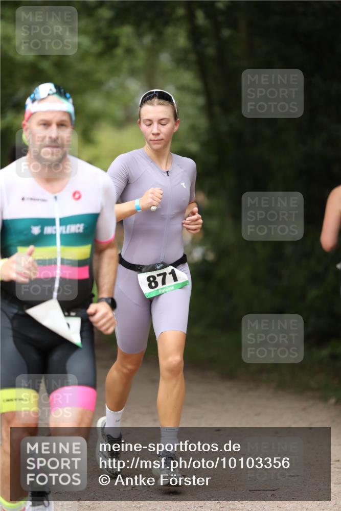 30.08.2026 - Elbe Triathlon Hamburg Antke Förster http://msf.ph/oto/10103356 30.08.2026 11:37:16 Laufen 871 meine-sportfotos.de