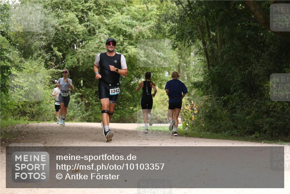 30.08.2026 - Elbe Triathlon Hamburg Antke Förster http://msf.ph/oto/10103357 30.08.2026 11:40:48 Laufen 115, 918, 1242 meine-sportfotos.de