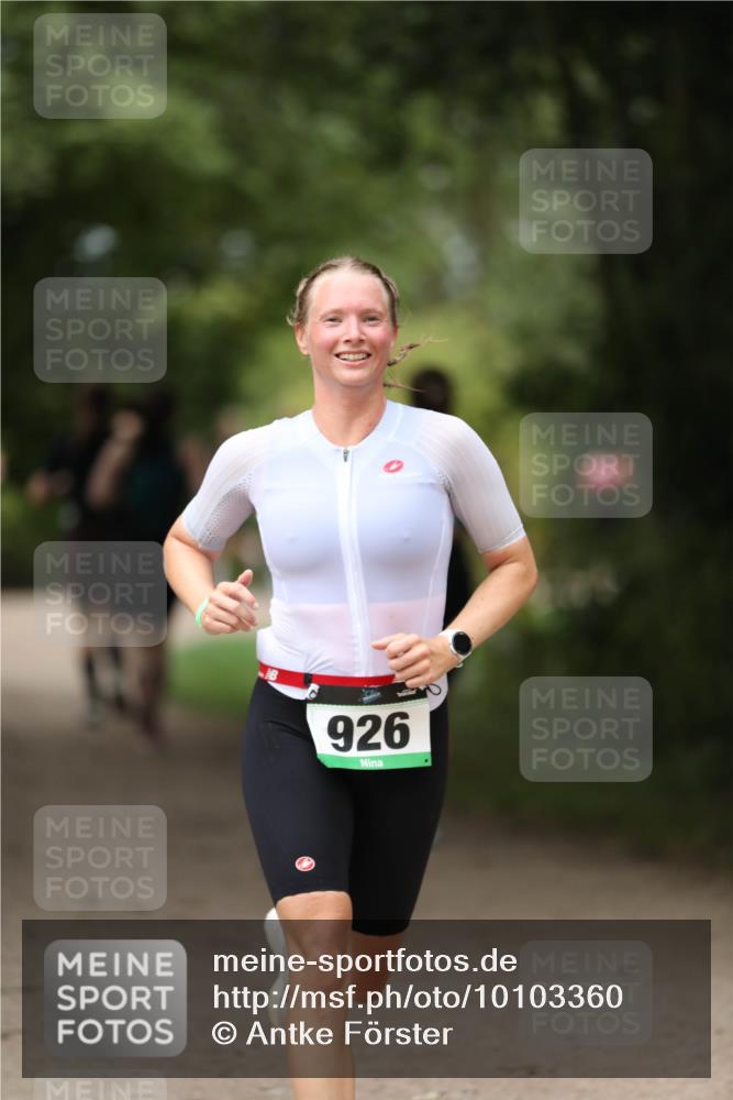 30.08.2026 - Elbe Triathlon Hamburg Antke Förster http://msf.ph/oto/10103360 30.08.2026 11:37:18 Laufen 926 meine-sportfotos.de