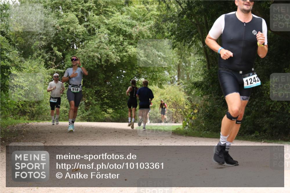 30.08.2026 - Elbe Triathlon Hamburg Antke Förster http://msf.ph/oto/10103361 30.08.2026 11:40:50 Laufen 1156, 918, 1242 meine-sportfotos.de