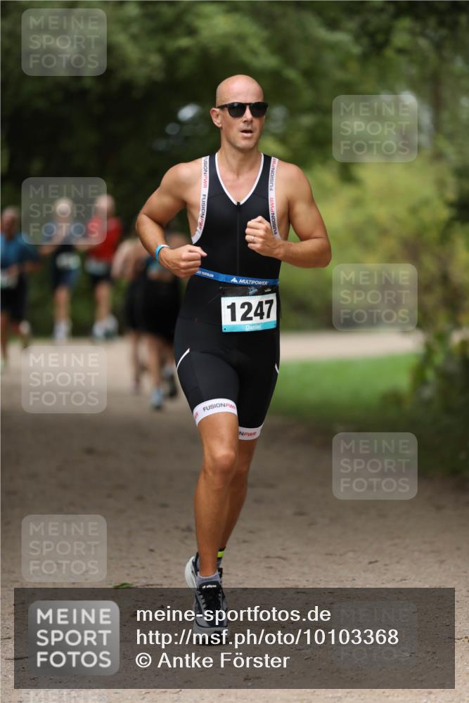 30.08.2026 - Elbe Triathlon Hamburg Antke Förster http://msf.ph/oto/10103368 30.08.2026 11:37:21 Laufen 1247 meine-sportfotos.de