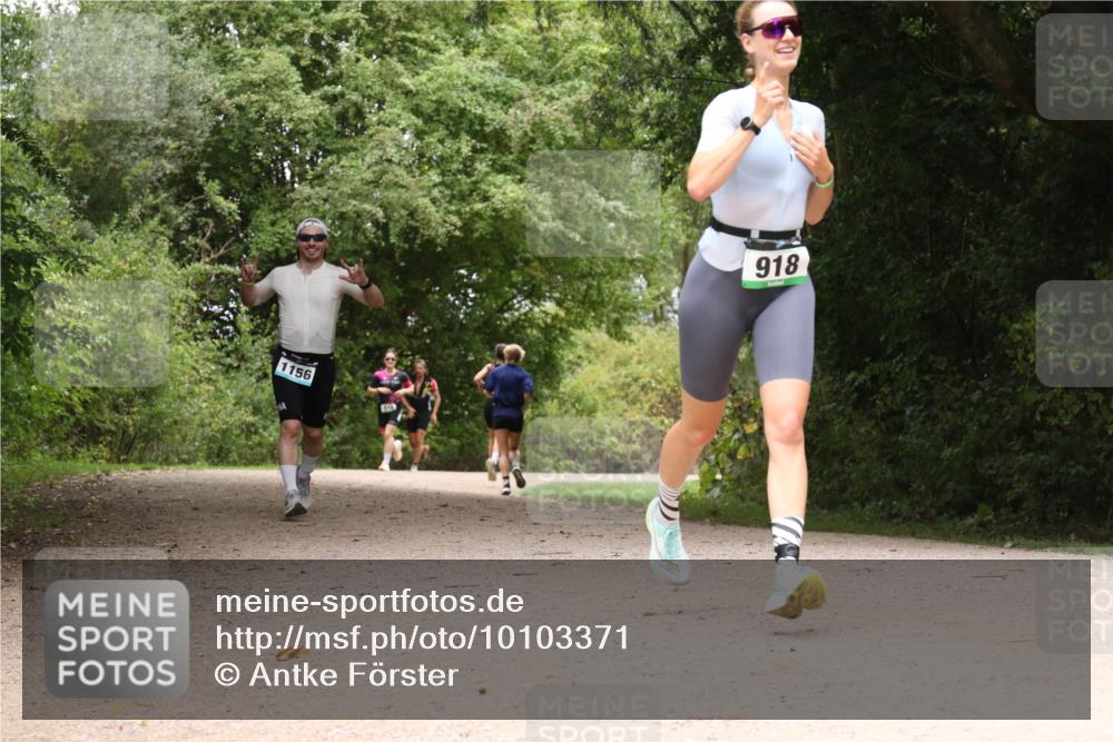 30.08.2026 - Elbe Triathlon Hamburg Antke Förster http://msf.ph/oto/10103371 30.08.2026 11:40:53 Laufen 1156, 918 meine-sportfotos.de