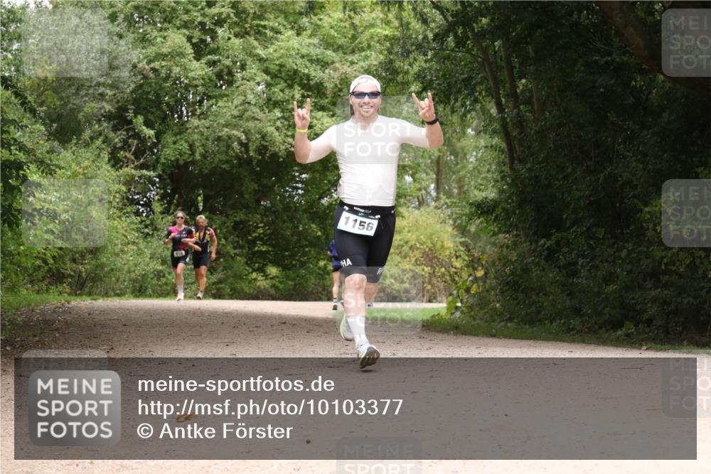 30.08.2026 - Elbe Triathlon Hamburg Antke Förster http://msf.ph/oto/10103377 30.08.2026 11:40:55 Laufen 816, 1156 meine-sportfotos.de