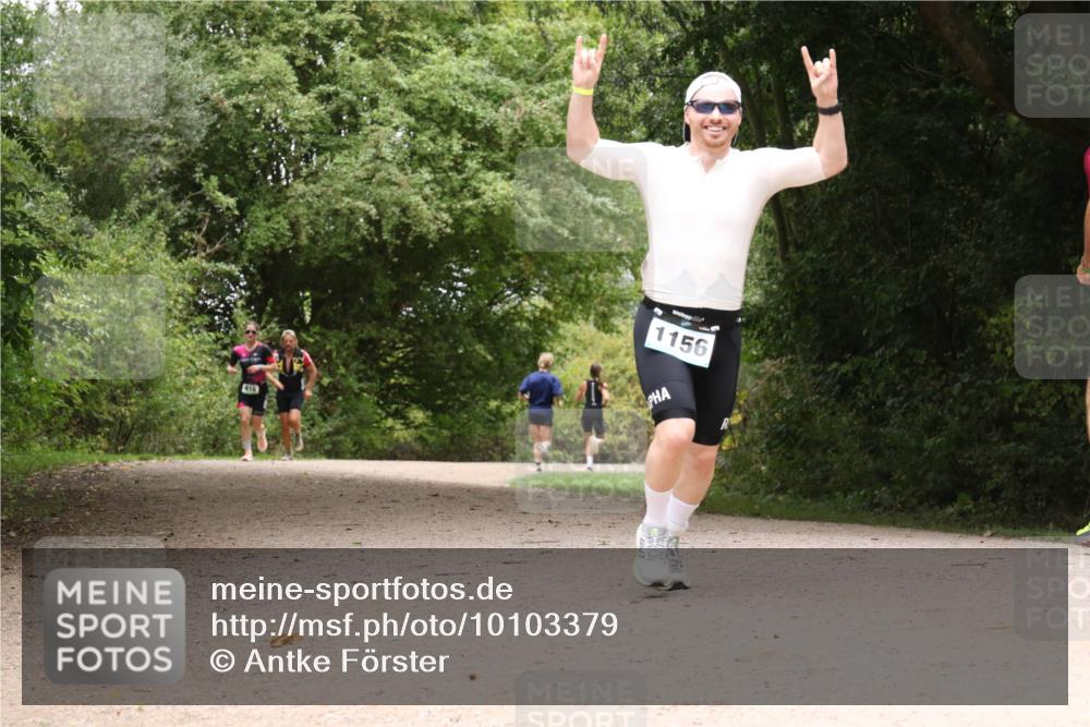 30.08.2026 - Elbe Triathlon Hamburg Antke Förster http://msf.ph/oto/10103379 30.08.2026 11:40:56 Laufen 416, 1156 meine-sportfotos.de