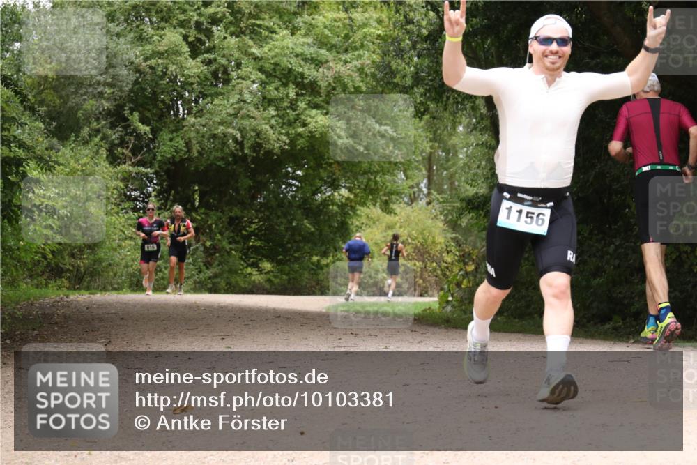 30.08.2026 - Elbe Triathlon Hamburg Antke Förster http://msf.ph/oto/10103381 30.08.2026 11:40:56 Laufen 816, 1156 meine-sportfotos.de