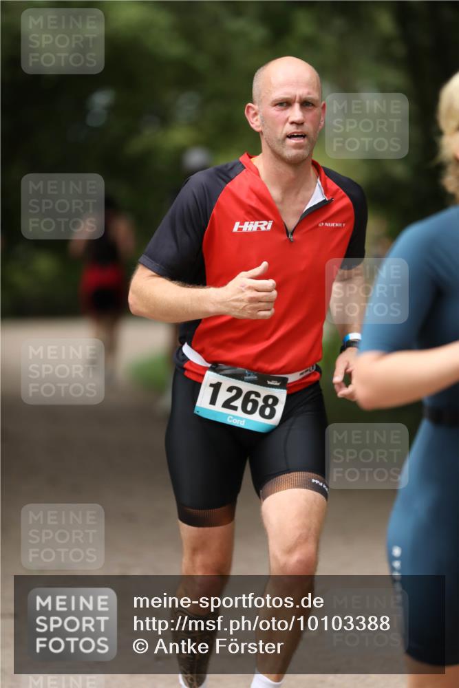 30.08.2026 - Elbe Triathlon Hamburg Antke Förster http://msf.ph/oto/10103388 30.08.2026 11:37:33 Laufen 1268 meine-sportfotos.de