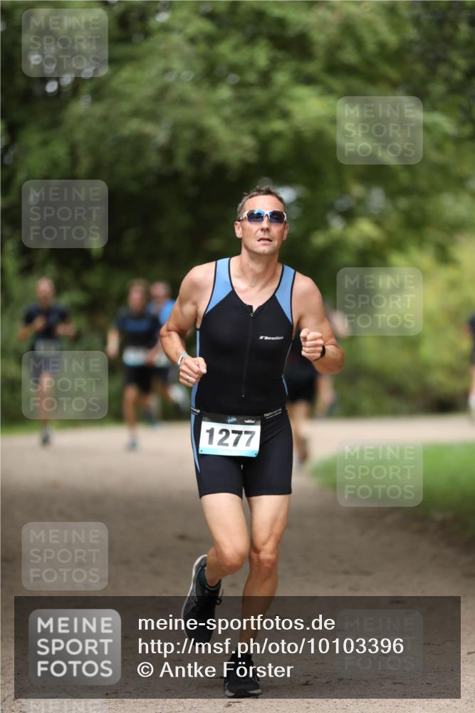 30.08.2026 - Elbe Triathlon Hamburg Antke Förster http://msf.ph/oto/10103396 30.08.2026 11:37:41 Laufen 1277 meine-sportfotos.de