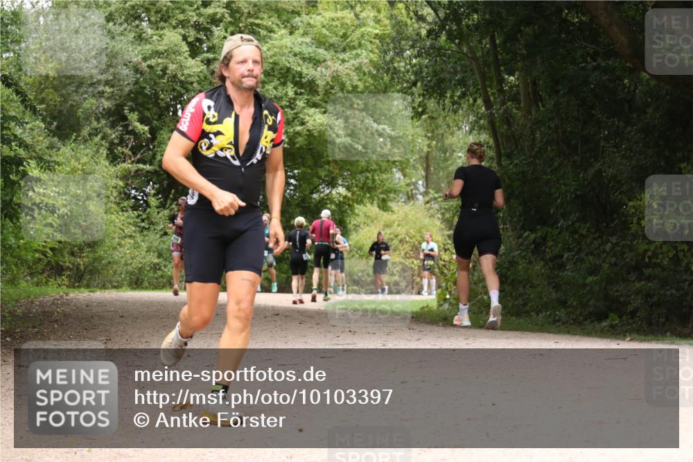 30.08.2026 - Elbe Triathlon Hamburg Antke Förster http://msf.ph/oto/10103397 30.08.2026 11:41:07 Laufen  meine-sportfotos.de