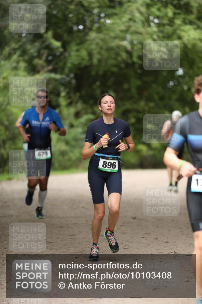 30.08.2026 - Elbe Triathlon Hamburg Antke Förster http://msf.ph/oto/10103408 30.08.2026 11:37:48 Laufen 679, 896 meine-sportfotos.de
