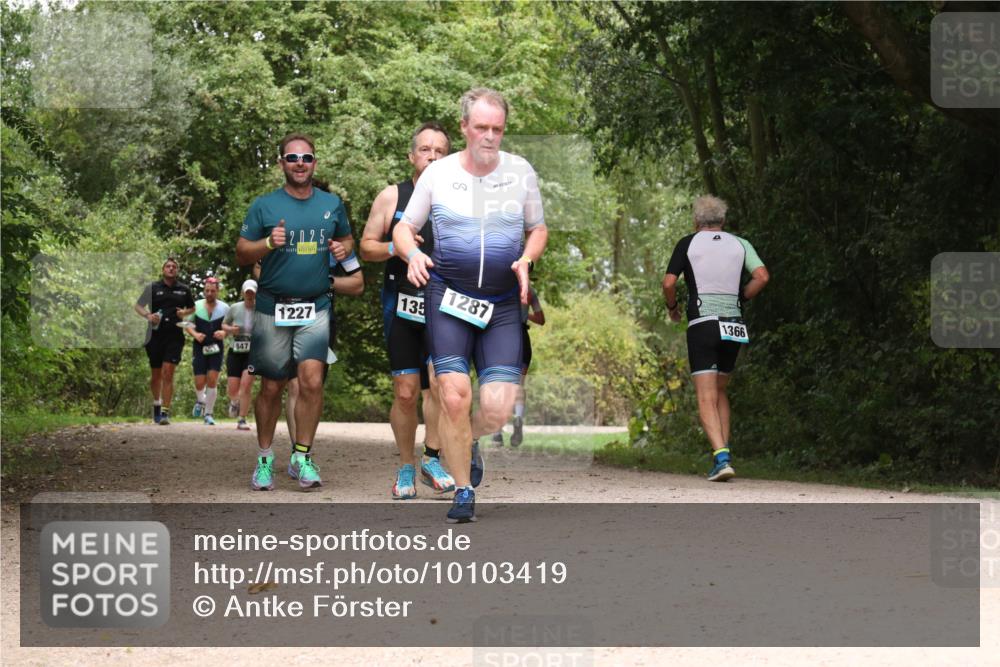 30.08.2026 - Elbe Triathlon Hamburg Antke Förster http://msf.ph/oto/10103419 30.08.2026 11:41:19 Laufen 847, 2025, 1227, 135, 1366, 1287 meine-sportfotos.de