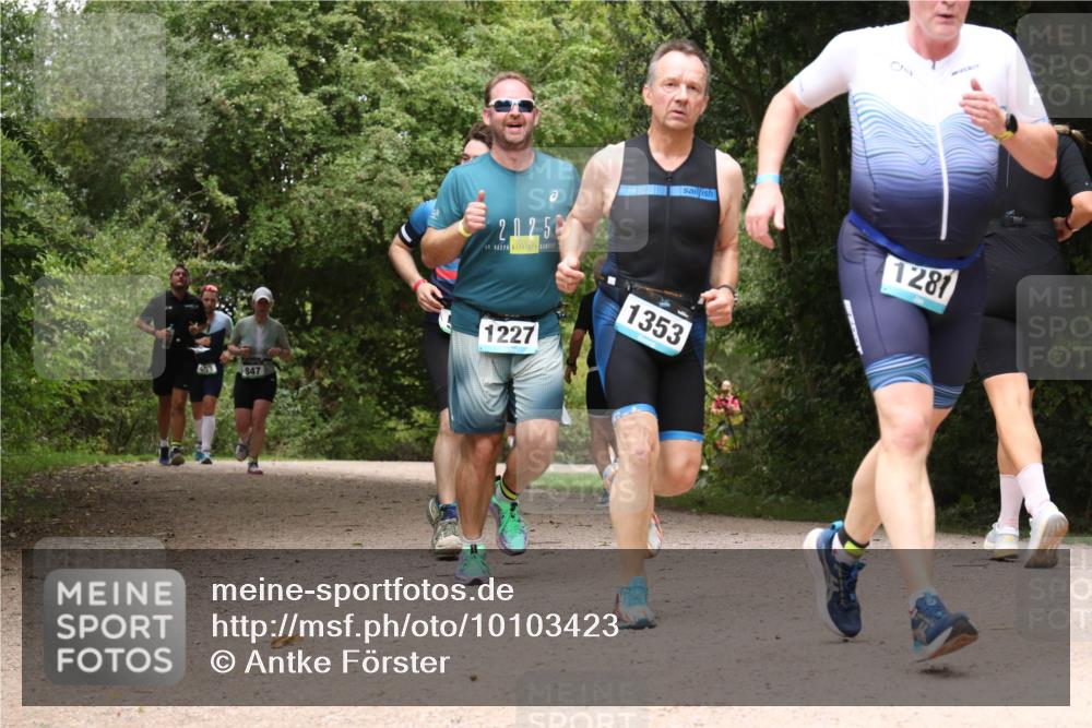30.08.2026 - Elbe Triathlon Hamburg Antke Förster http://msf.ph/oto/10103423 30.08.2026 11:41:20 Laufen 33, 847, 2, 025, 1227, 1353, 1281 meine-sportfotos.de