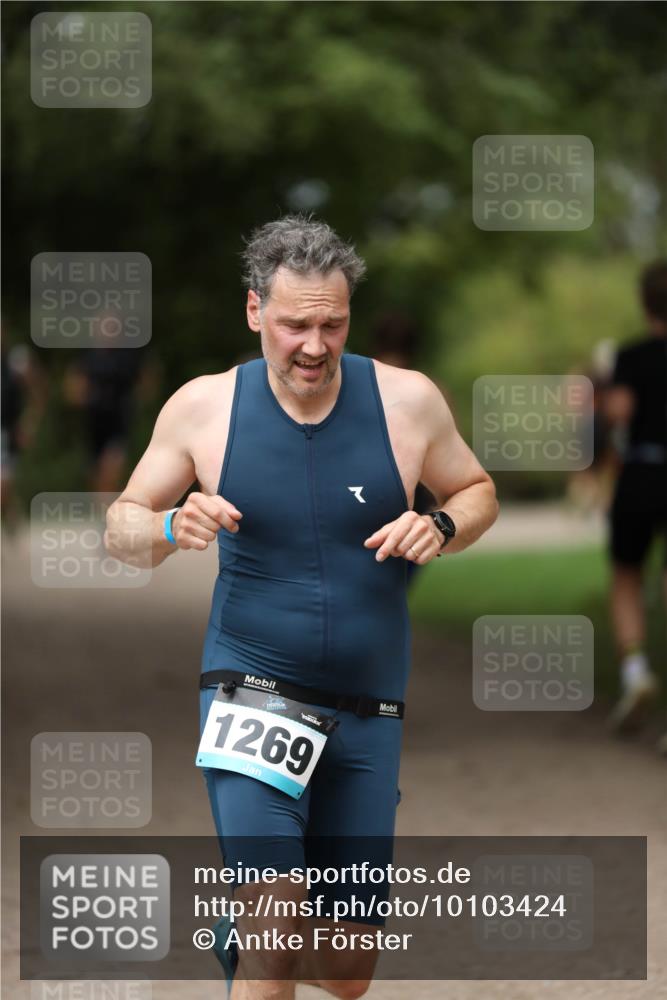 30.08.2026 - Elbe Triathlon Hamburg Antke Förster http://msf.ph/oto/10103424 30.08.2026 11:37:55 Laufen 1269 meine-sportfotos.de