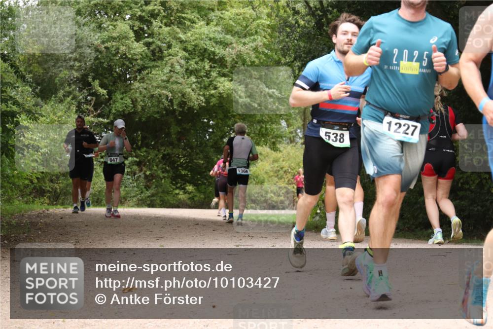 30.08.2026 - Elbe Triathlon Hamburg Antke Förster http://msf.ph/oto/10103427 30.08.2026 11:41:21 Laufen 847, 1366, 2025, 538, 1227 meine-sportfotos.de