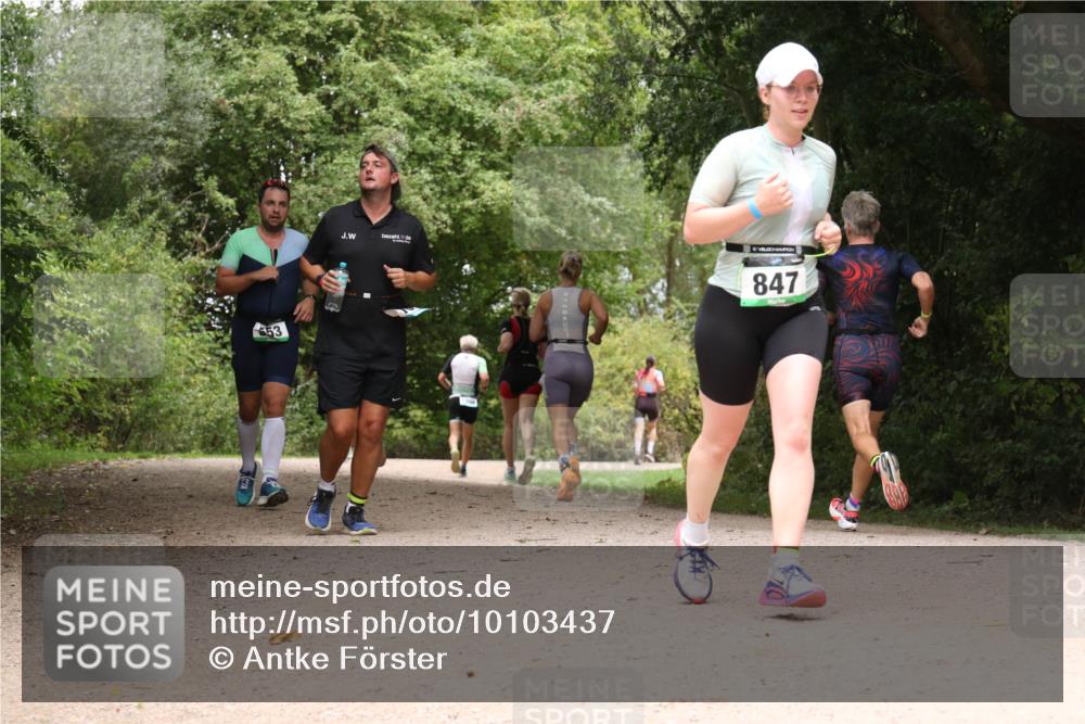 30.08.2026 - Elbe Triathlon Hamburg Antke Förster http://msf.ph/oto/10103437 30.08.2026 11:41:27 Laufen 653, 847 meine-sportfotos.de