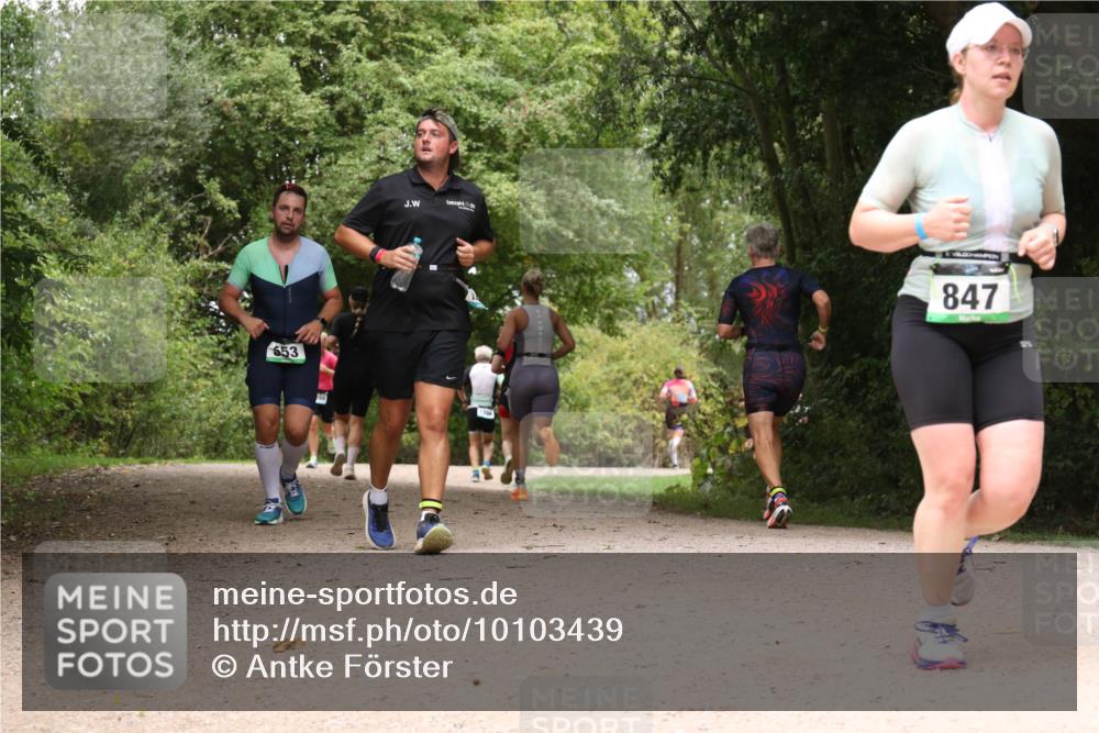30.08.2026 - Elbe Triathlon Hamburg Antke Förster http://msf.ph/oto/10103439 30.08.2026 11:41:27 Laufen 653, 847 meine-sportfotos.de