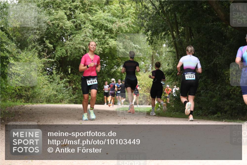 30.08.2026 - Elbe Triathlon Hamburg Antke Förster http://msf.ph/oto/10103449 30.08.2026 11:41:35 Laufen 1434, 1522 meine-sportfotos.de