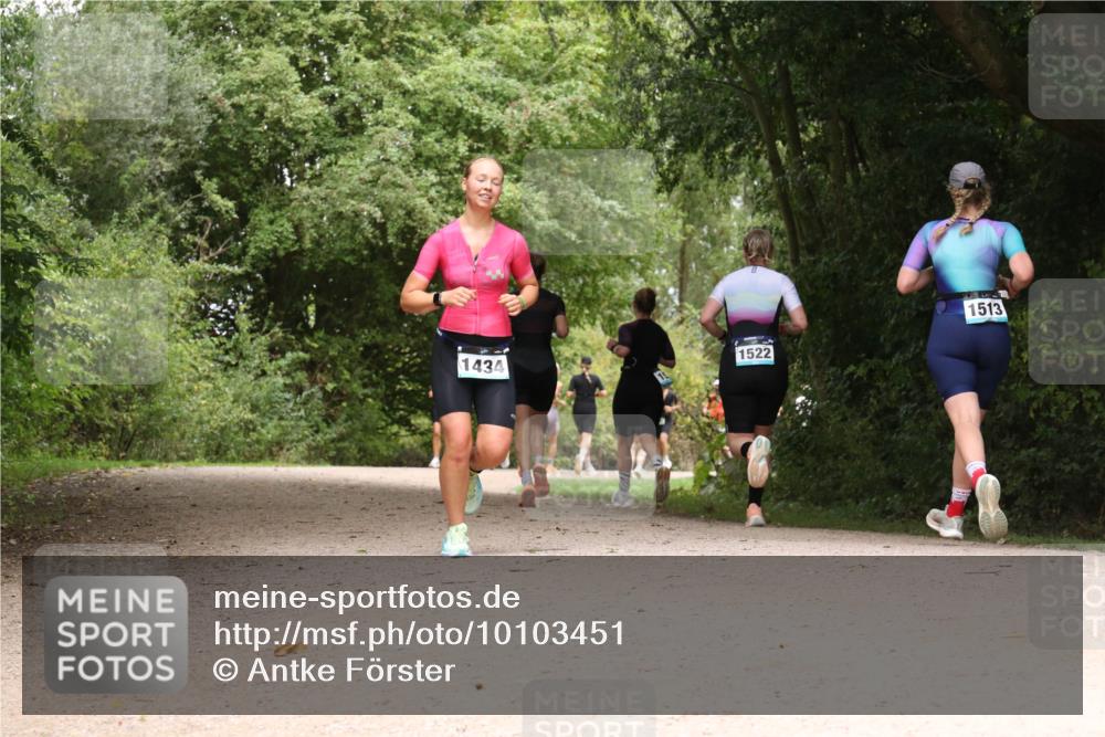 30.08.2026 - Elbe Triathlon Hamburg Antke Förster http://msf.ph/oto/10103451 30.08.2026 11:41:35 Laufen 1522, 1434, 1513 meine-sportfotos.de