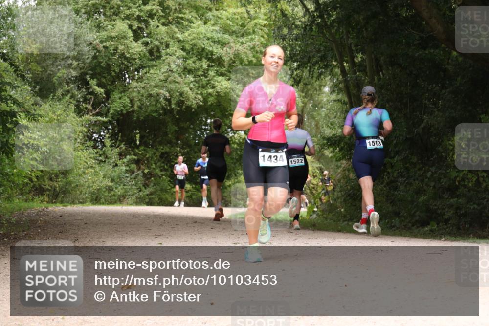 30.08.2026 - Elbe Triathlon Hamburg Antke Förster http://msf.ph/oto/10103453 30.08.2026 11:41:36 Laufen 1434, 1522, 1513 meine-sportfotos.de