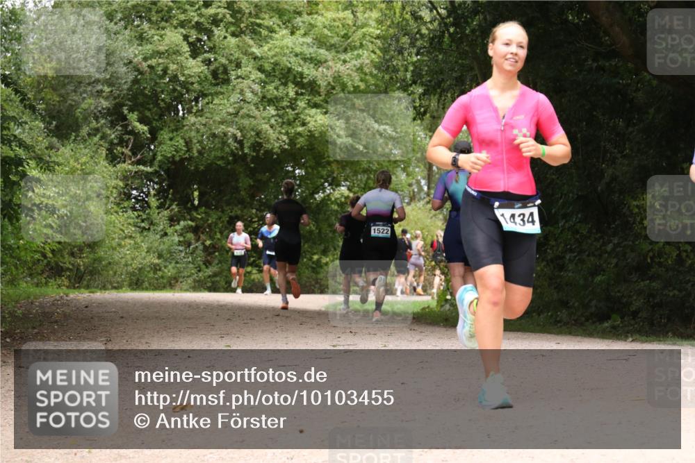 30.08.2026 - Elbe Triathlon Hamburg Antke Förster http://msf.ph/oto/10103455 30.08.2026 11:41:37 Laufen 1434, 1522 meine-sportfotos.de